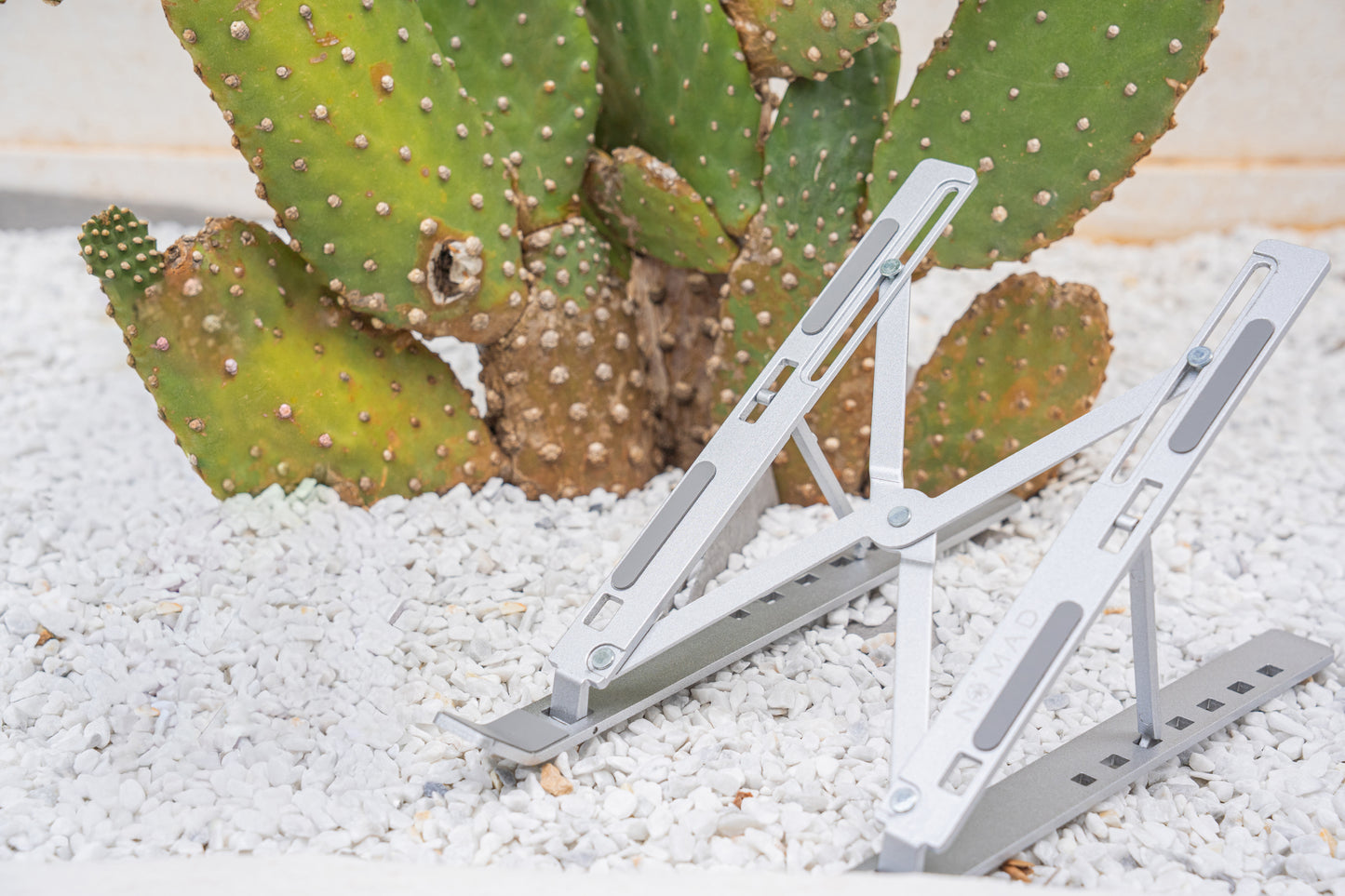 Support Ordinateur Pliable No’Mad – Ergonomie & Style pour les Nomades Modernes